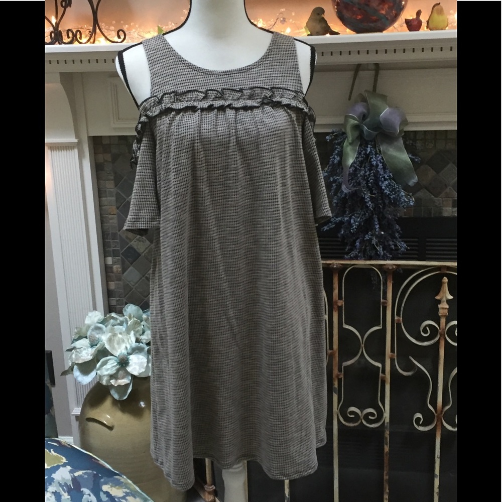 Lauren Conrad cold shoulder dress. NWT. Size Small